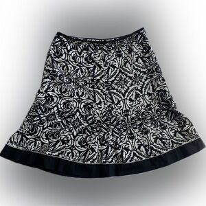 ANN TAYLOR Petite black & white cotton skirt with lining. Size 10